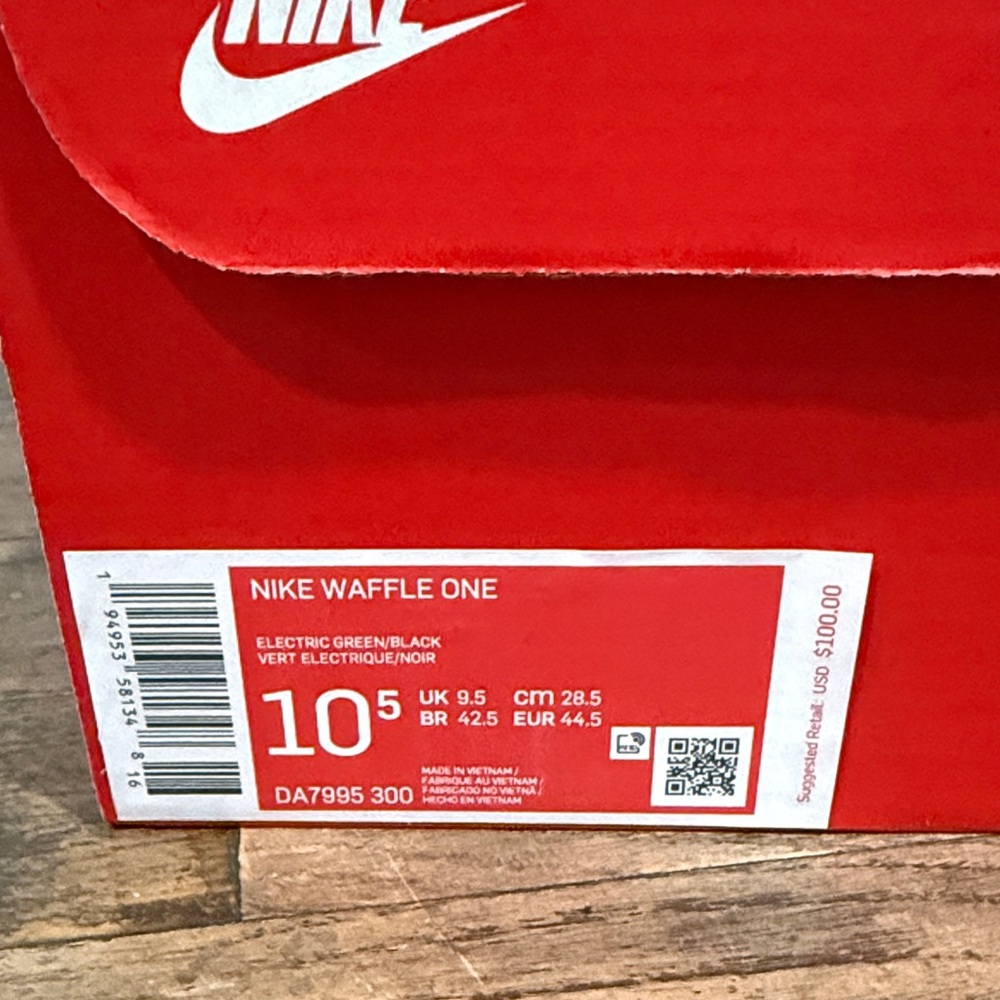 Nike Men's Lime Green Athletic Shoes - Picture 2 of 9
